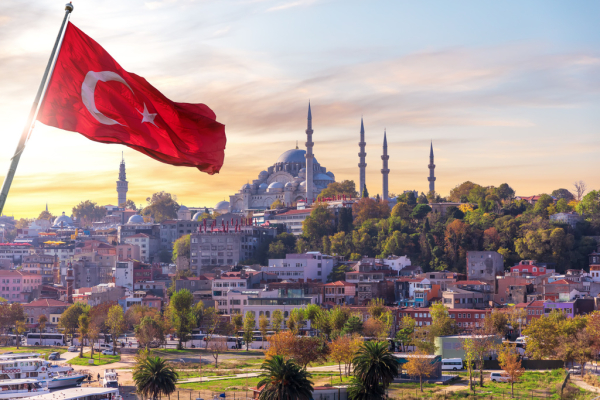 Immobilien, Aufenthalt und Staatsbürgerschaft in der Türkei für Ausländer (Leitfaden 2025)